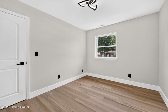 6710 Stana Dr, Louisville, KY 40258