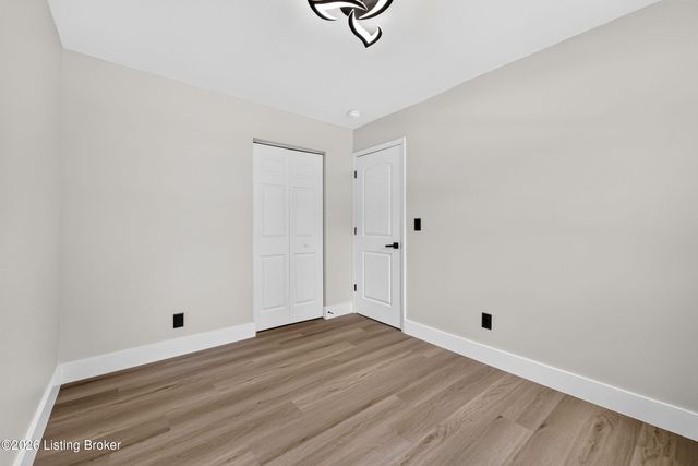 6710 Stana Dr, Louisville, KY 40258