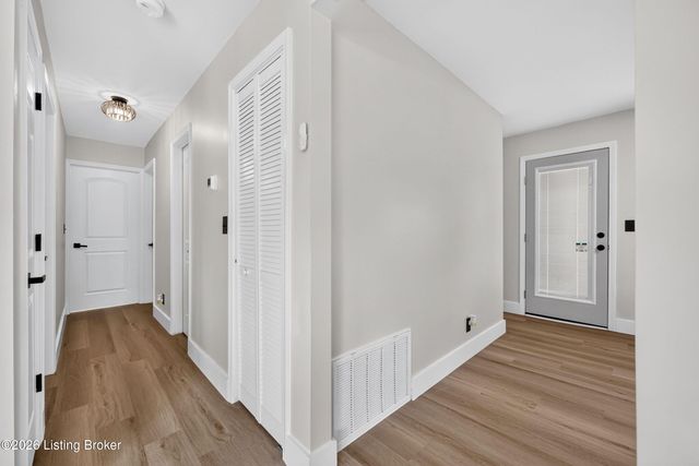 6710 Stana Dr, Louisville, KY 40258