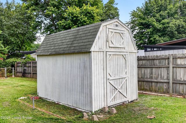 6710 Stana Dr, Louisville, KY 40258