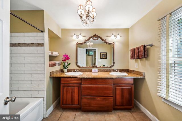 11 HILLIARDS BRIDGE RD, Southampton, NJ 08088