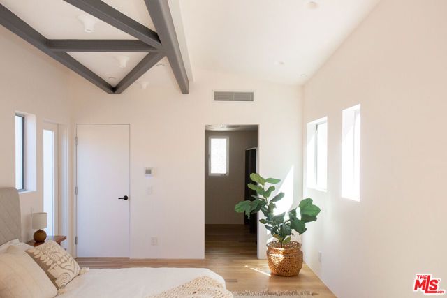 8870 Wonderland Avenue, Los Angeles, CA 90046
