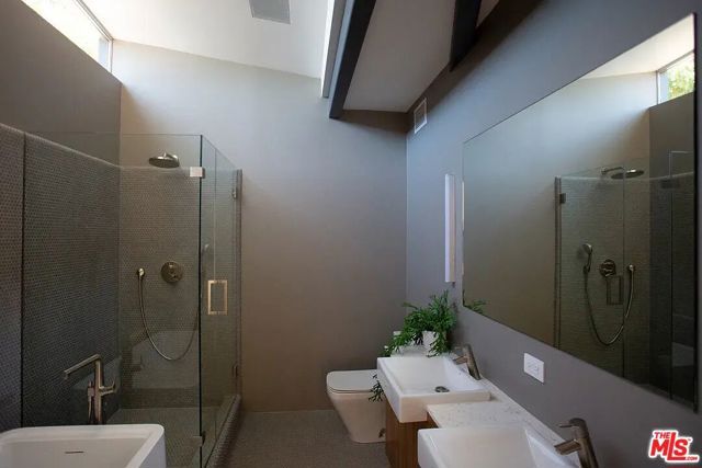 8870 Wonderland Avenue, Los Angeles, CA 90046