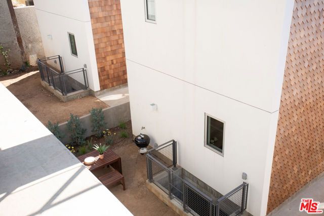 8870 Wonderland Avenue, Los Angeles, CA 90046