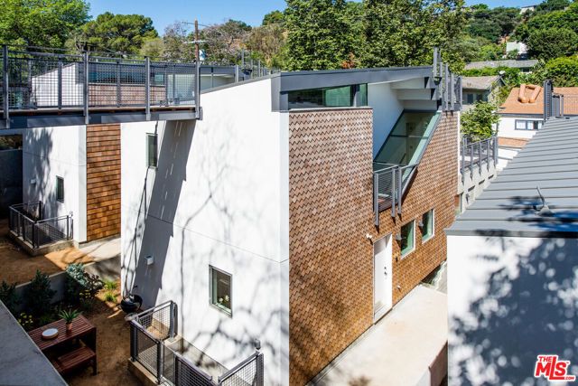 8870 Wonderland Avenue, Los Angeles, CA 90046