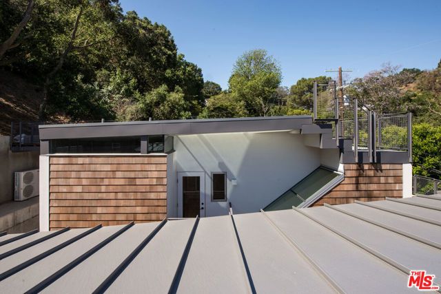 8870 Wonderland Avenue, Los Angeles, CA 90046