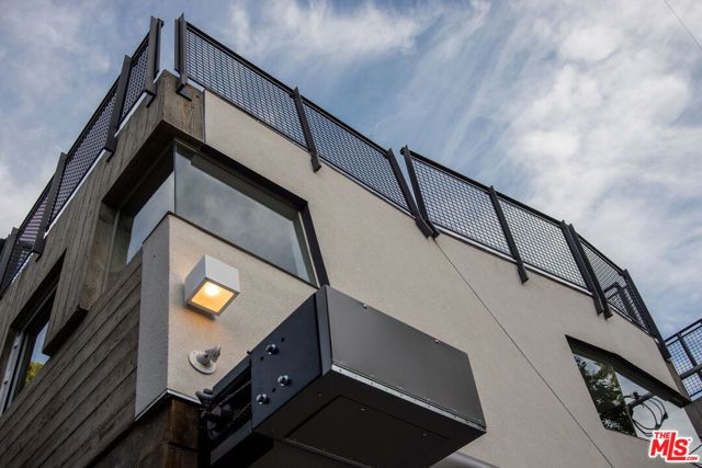 8870 Wonderland Avenue, Los Angeles, CA 90046
