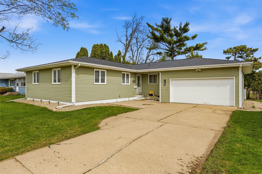 1780 25th Avenue, Marion, IA 52302