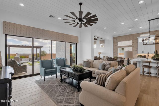 1151 E PEACH TREE Drive, Chandler, AZ 85249