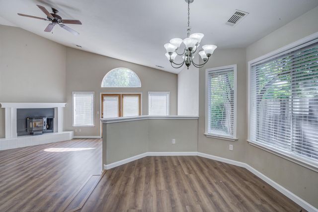 1633 Wee Burn Court, Redding, CA 96003