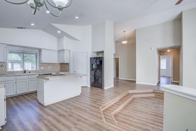 1633 Wee Burn Court, Redding, CA 96003