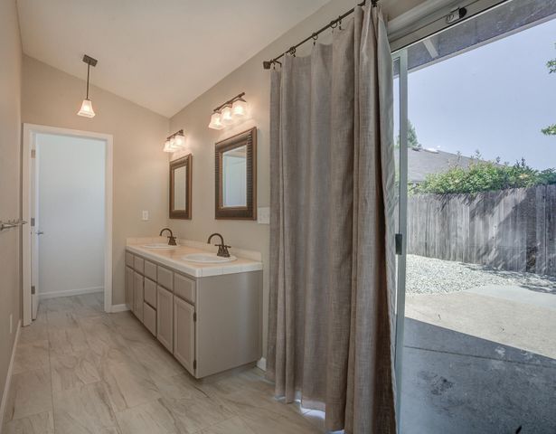 1633 Wee Burn Court, Redding, CA 96003