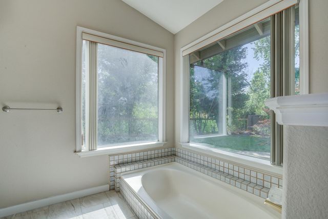 1633 Wee Burn Court, Redding, CA 96003