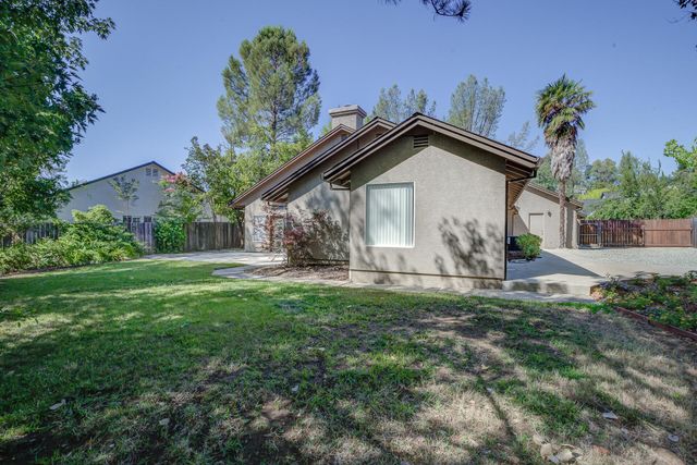 1633 Wee Burn Court, Redding, CA 96003