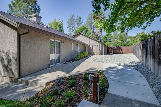 1633 Wee Burn Court, Redding, CA 96003
