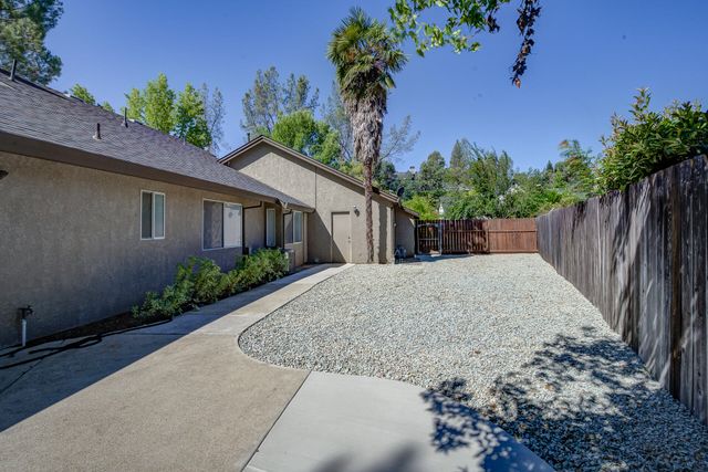 1633 Wee Burn Court, Redding, CA 96003