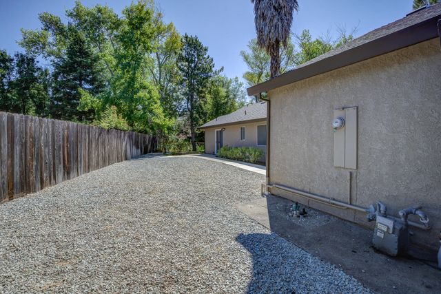 1633 Wee Burn Court, Redding, CA 96003