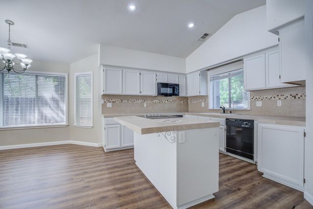 1633 Wee Burn Court, Redding, CA 96003