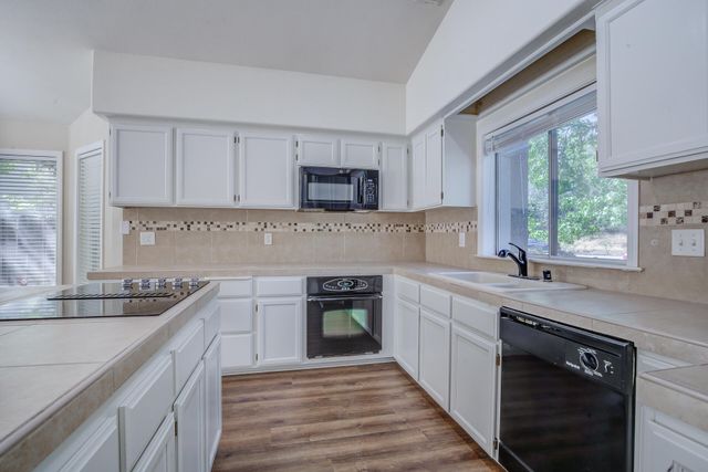 1633 Wee Burn Court, Redding, CA 96003