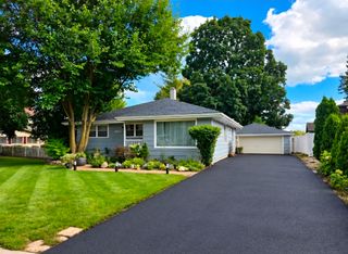 605 E Maple Avenue, Mundelein, IL 60060