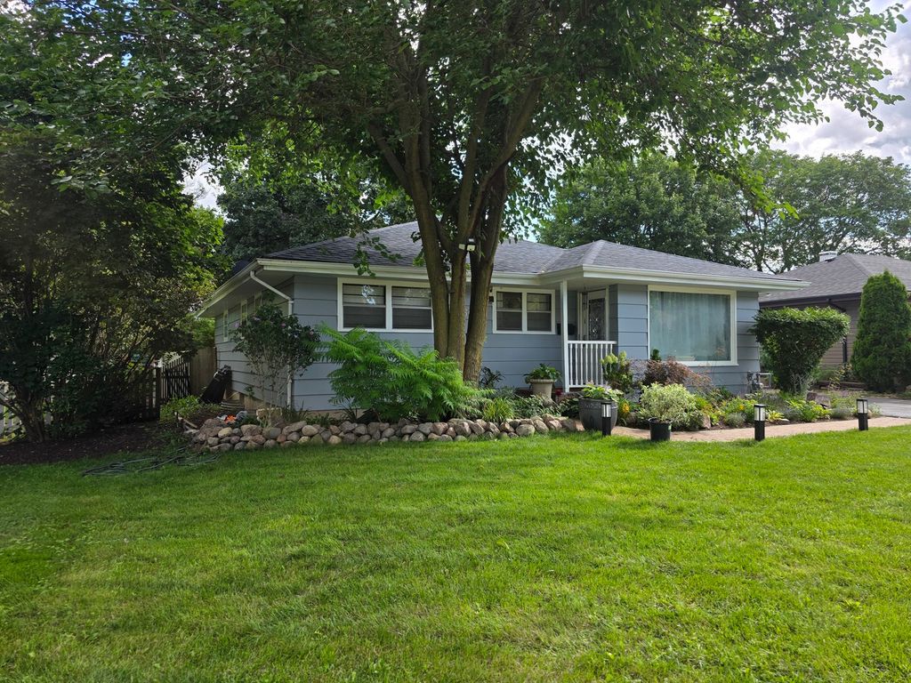 605 E Maple Avenue, Mundelein, IL 60060 — photo 2
