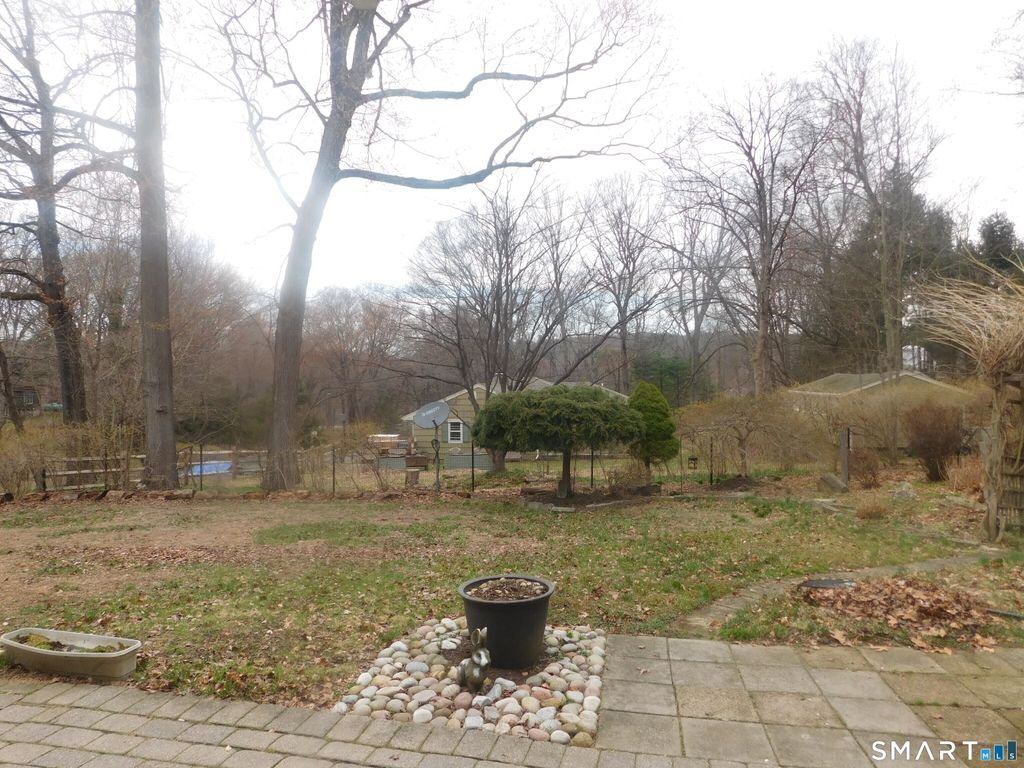 6 Daybreak Lane Studio, Shelton, CT 06484