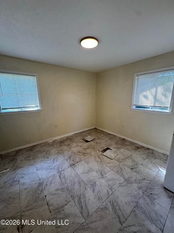 318 Queen Marie Lane, Jackson, MS 39209