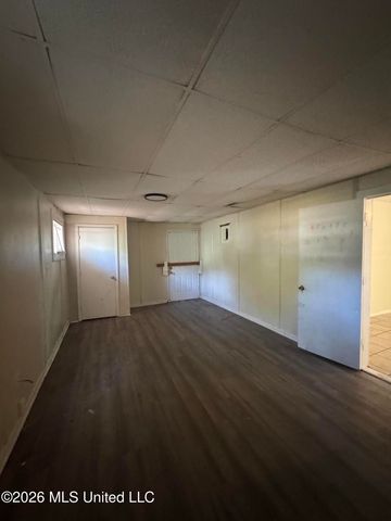 318 Queen Marie Lane, Jackson, MS 39209