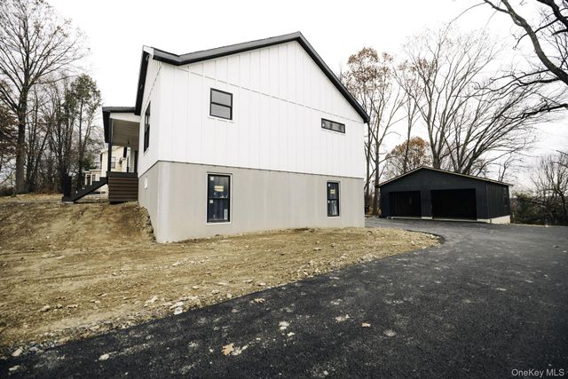 42 Sands Avenue, Milton, NY 12547