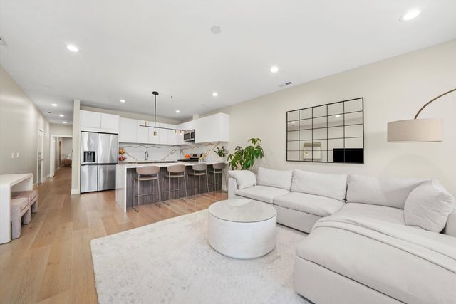 2342 W Adams Street 304, Chicago, IL 60612