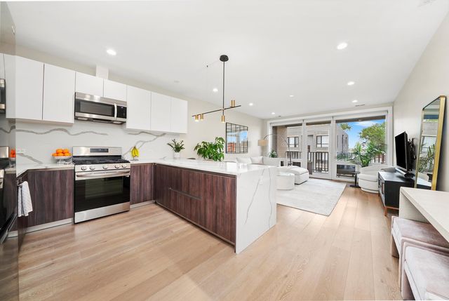 2342 W Adams Street 304, Chicago, IL 60612