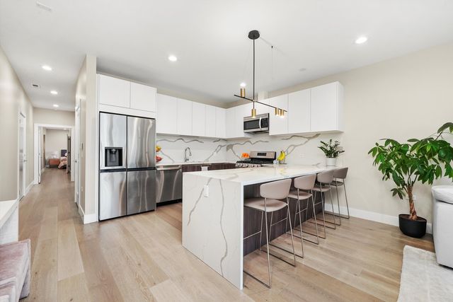2342 W Adams Street 304, Chicago, IL 60612