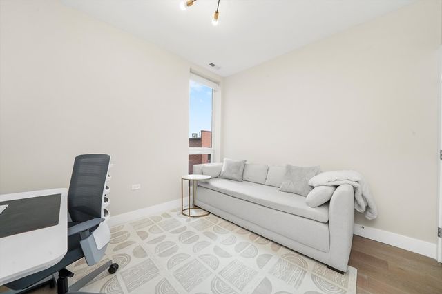 2342 W Adams Street 304, Chicago, IL 60612