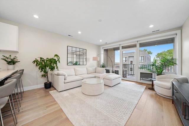 2342 W Adams Street 304, Chicago, IL 60612