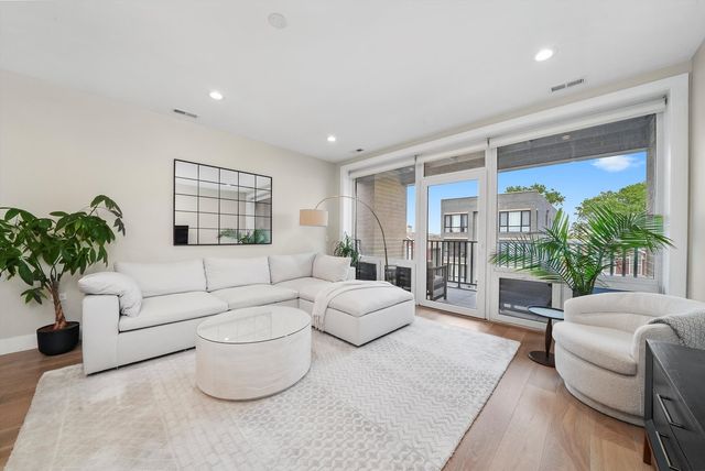 2342 W Adams Street 304, Chicago, IL 60612