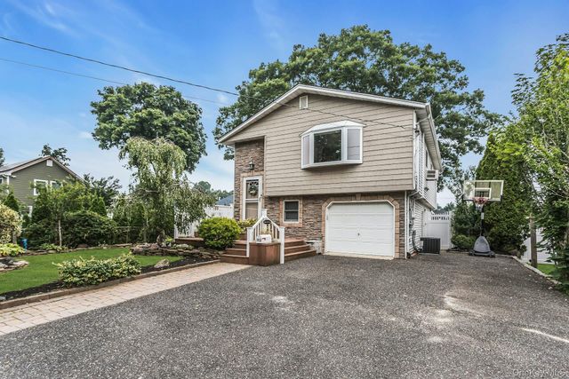 102 Willett Avenue, Sayville, NY 11782