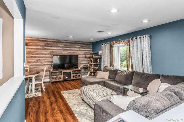 102 Willett Avenue, Sayville, NY 11782