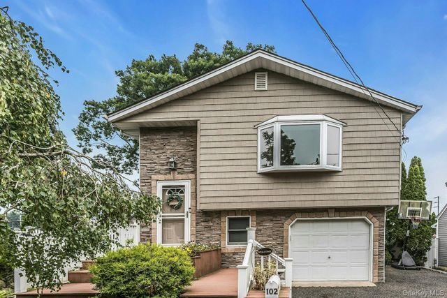 102 Willett Avenue, Sayville, NY 11782