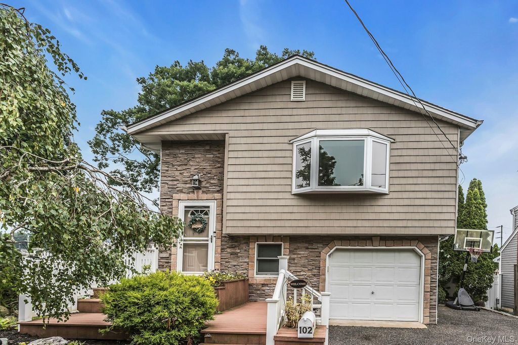 102 Willett Avenue, Sayville, NY 11782