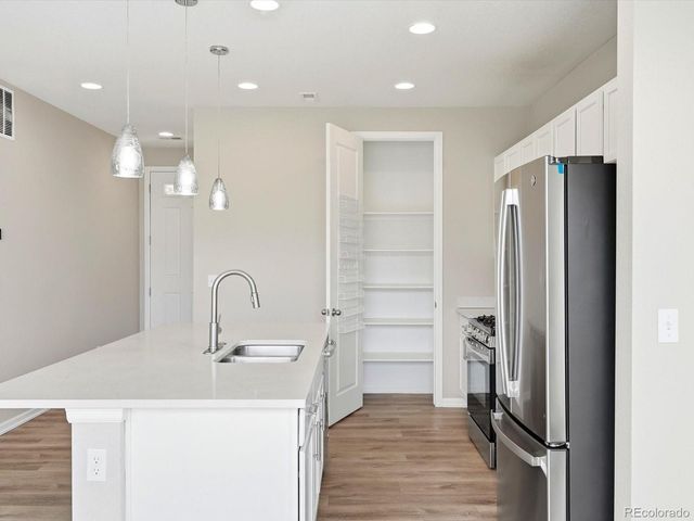 206 S Kewaunee Way, Aurora, CO 80018