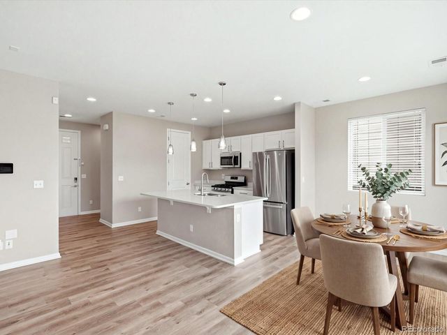 206 S Kewaunee Way, Aurora, CO 80018