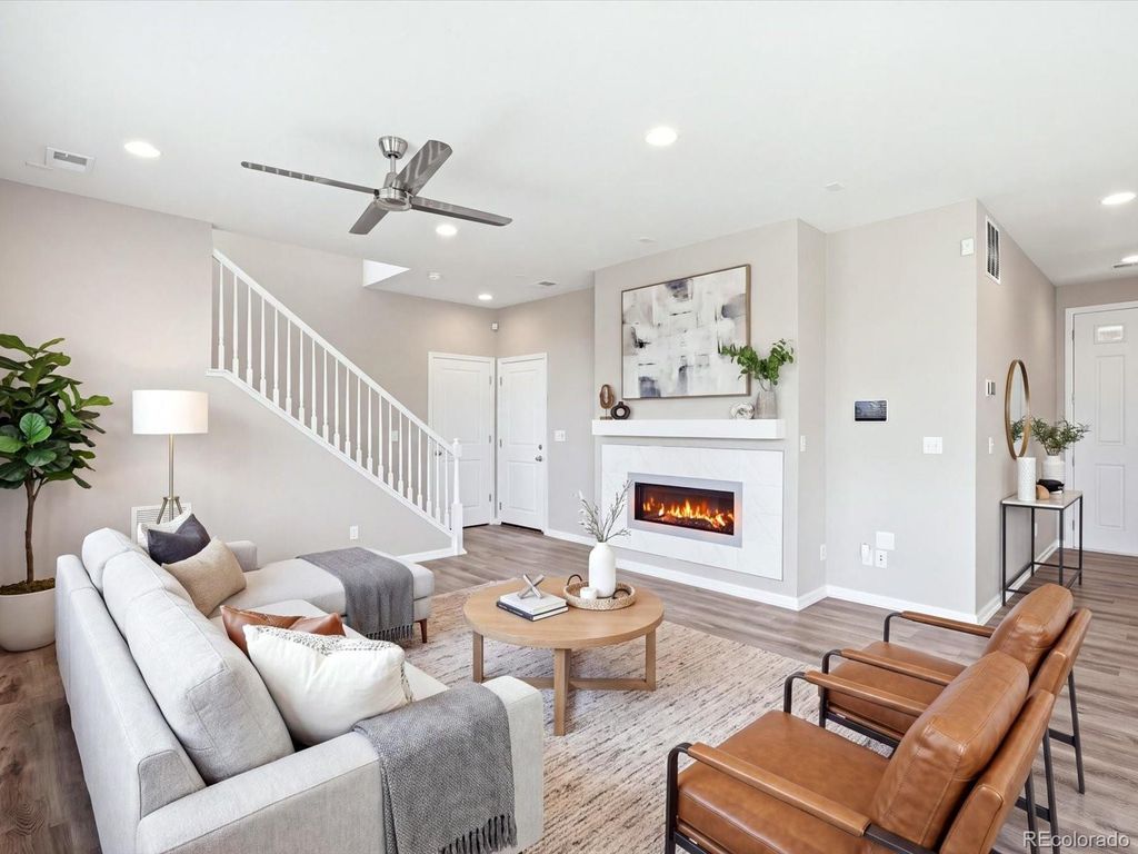 206 S Kewaunee Way, Aurora, CO 80018