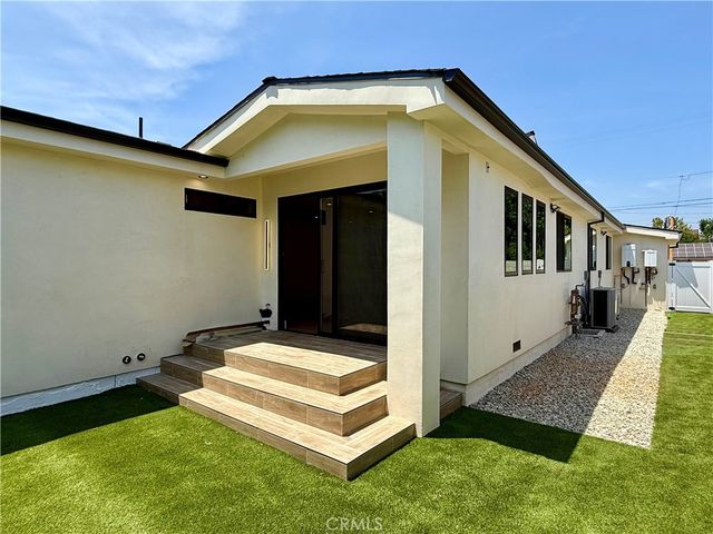 22130 Gault Street, Canoga Park, CA 91303