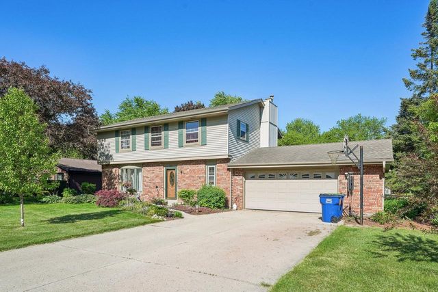 205 Fox Glen ROAD, Fredonia, WI 53021