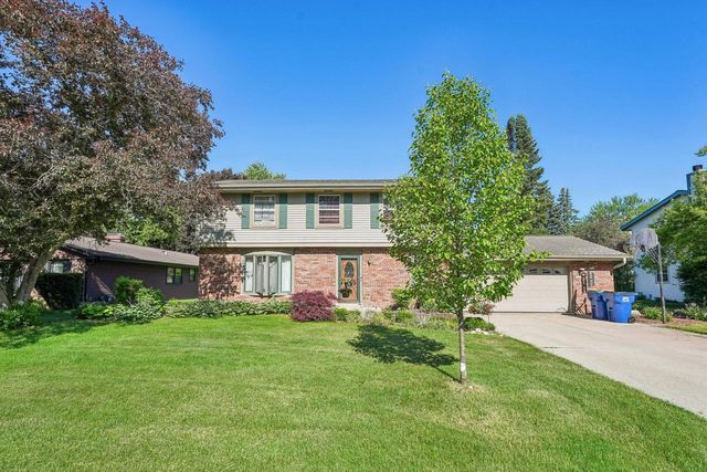 205 Fox Glen ROAD, Fredonia, WI 53021