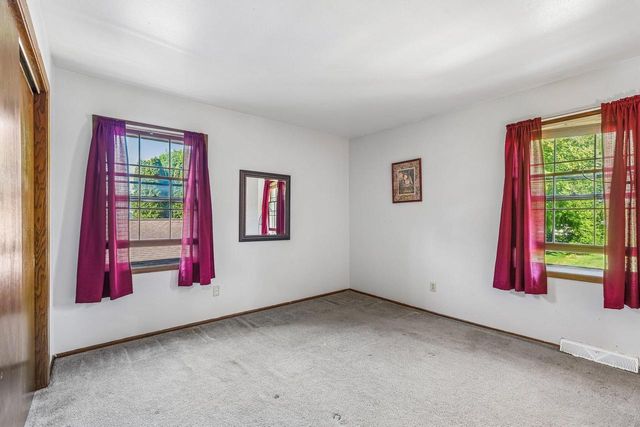 205 Fox Glen ROAD, Fredonia, WI 53021