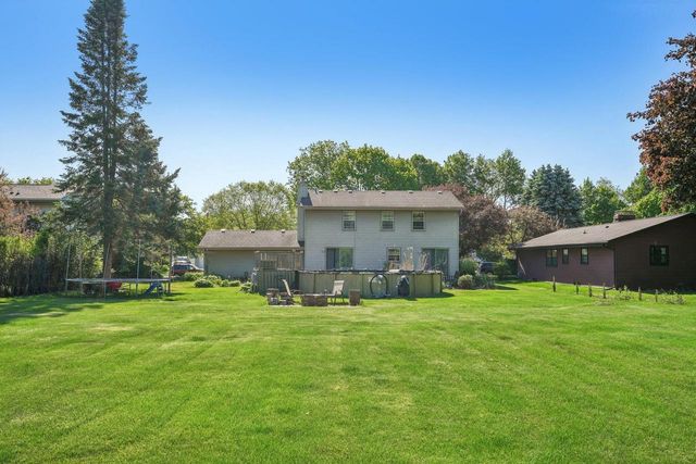 205 Fox Glen ROAD, Fredonia, WI 53021