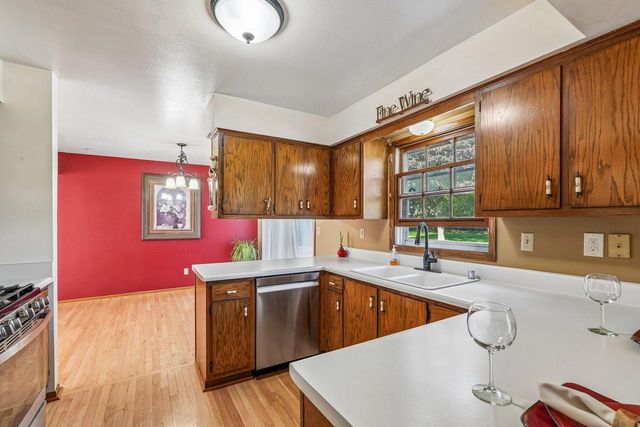 205 Fox Glen ROAD, Fredonia, WI 53021