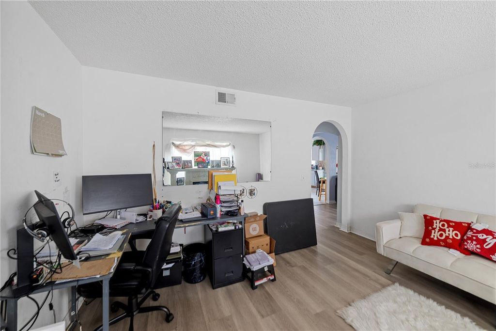 Image 11 of property listing at 12965 TRIBUTE DRIVE, Riverview, FL 33578