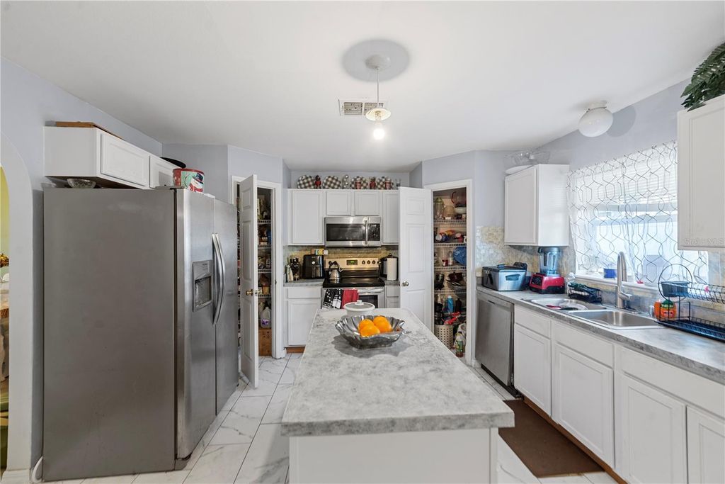 Image 14 of property listing at 12965 TRIBUTE DRIVE, Riverview, FL 33578